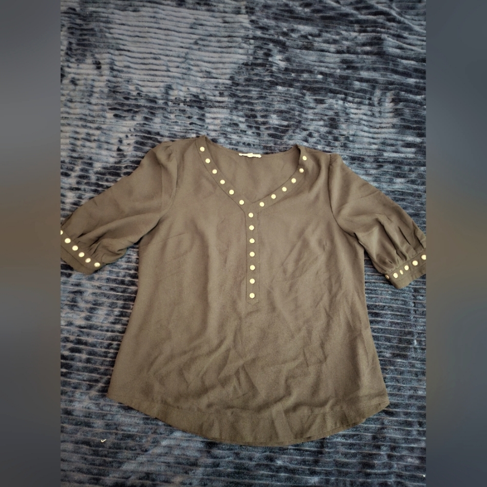41 Hawthron BLK Top with Gold Accents